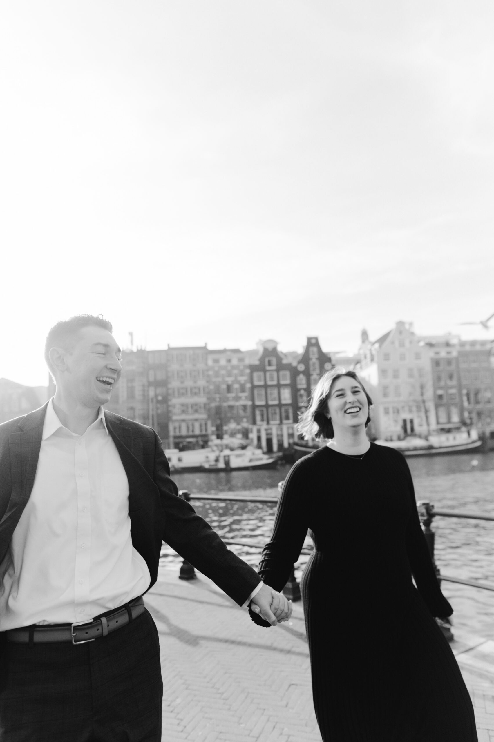 engagement-photoshoot-amsterdam-winter-city-center
